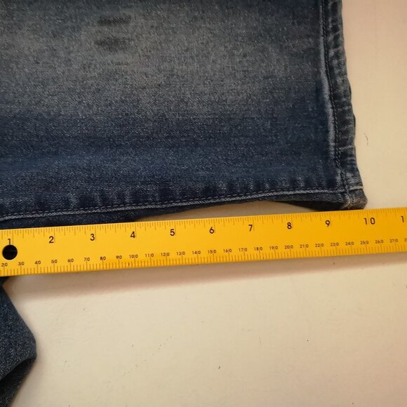 GG Jeans Ladies Size 12 Bermuda Length Pull On Medium Wash Jean Shorts - Picture 8 of 8